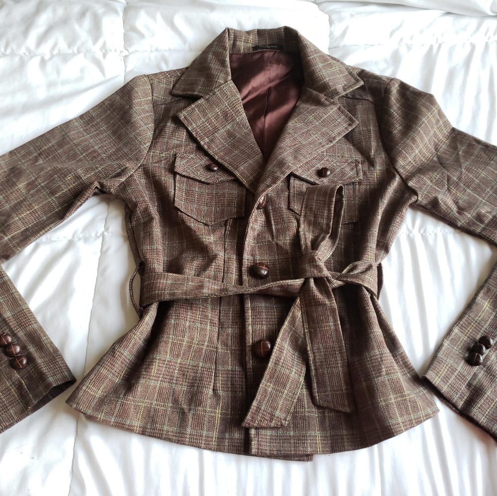 Stylish brown jacket with gold and green strips